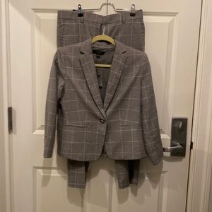Grey large white check suit.  Ankle pant cropped jkt.